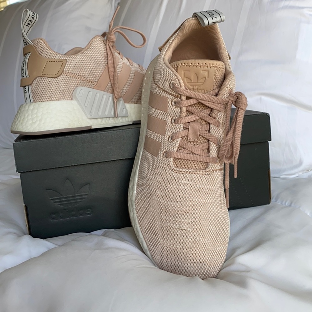 ‼️Sale‼️Adidas NMD  R2’s ..women’s 9